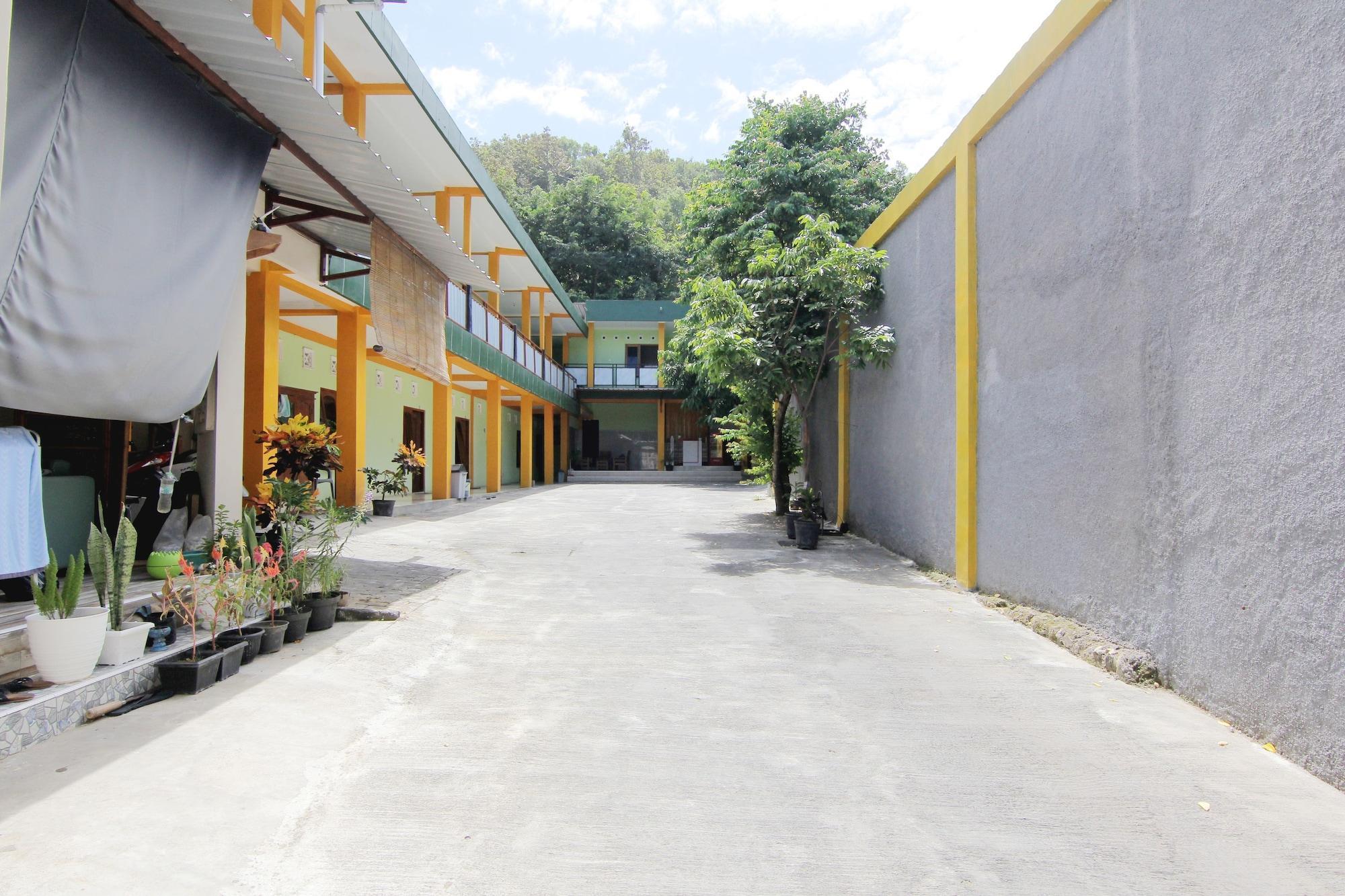 Losmen Alden Kretek Ngoại thất bức ảnh