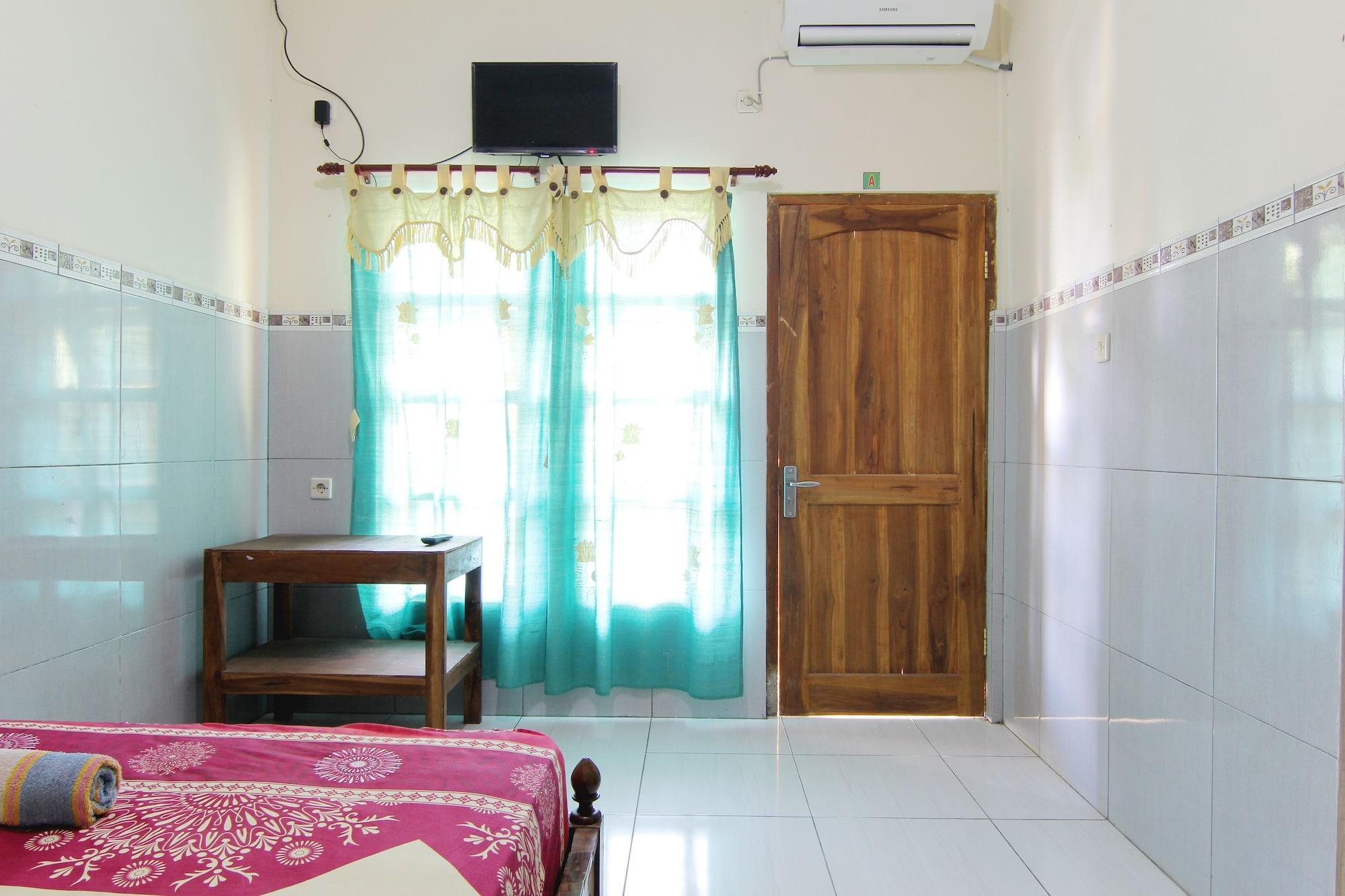 Losmen Alden Kretek Ngoại thất bức ảnh