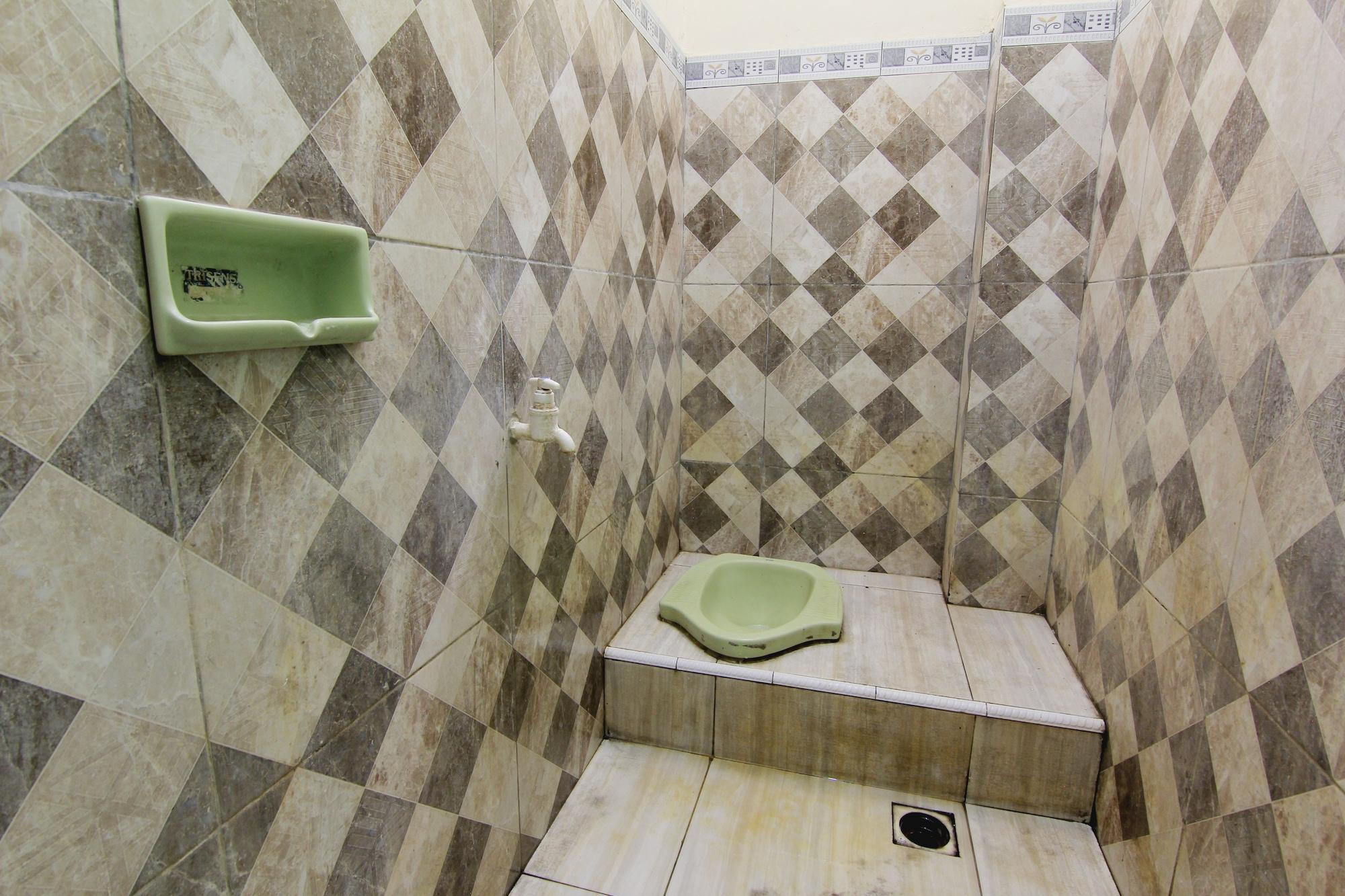 Losmen Alden Kretek Ngoại thất bức ảnh
